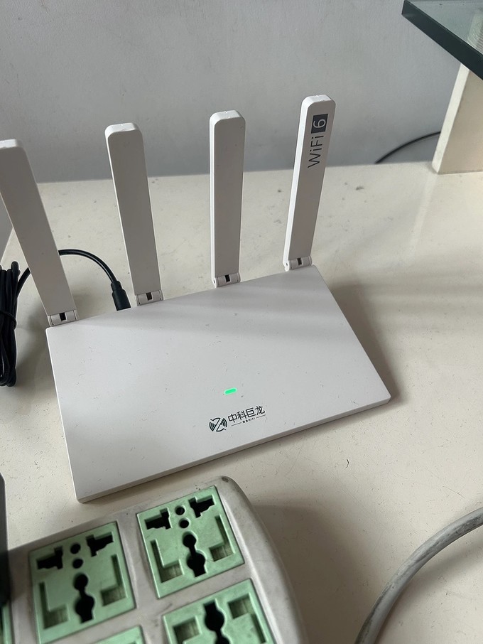 中科巨龍移動隨身WiFi 高性能與便攜設(shè)計的完美結(jié)合